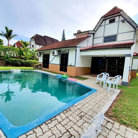 Melaka Afamosa Villa With Private Pool For 10 Pax Alor Gajah Eksteriør billede