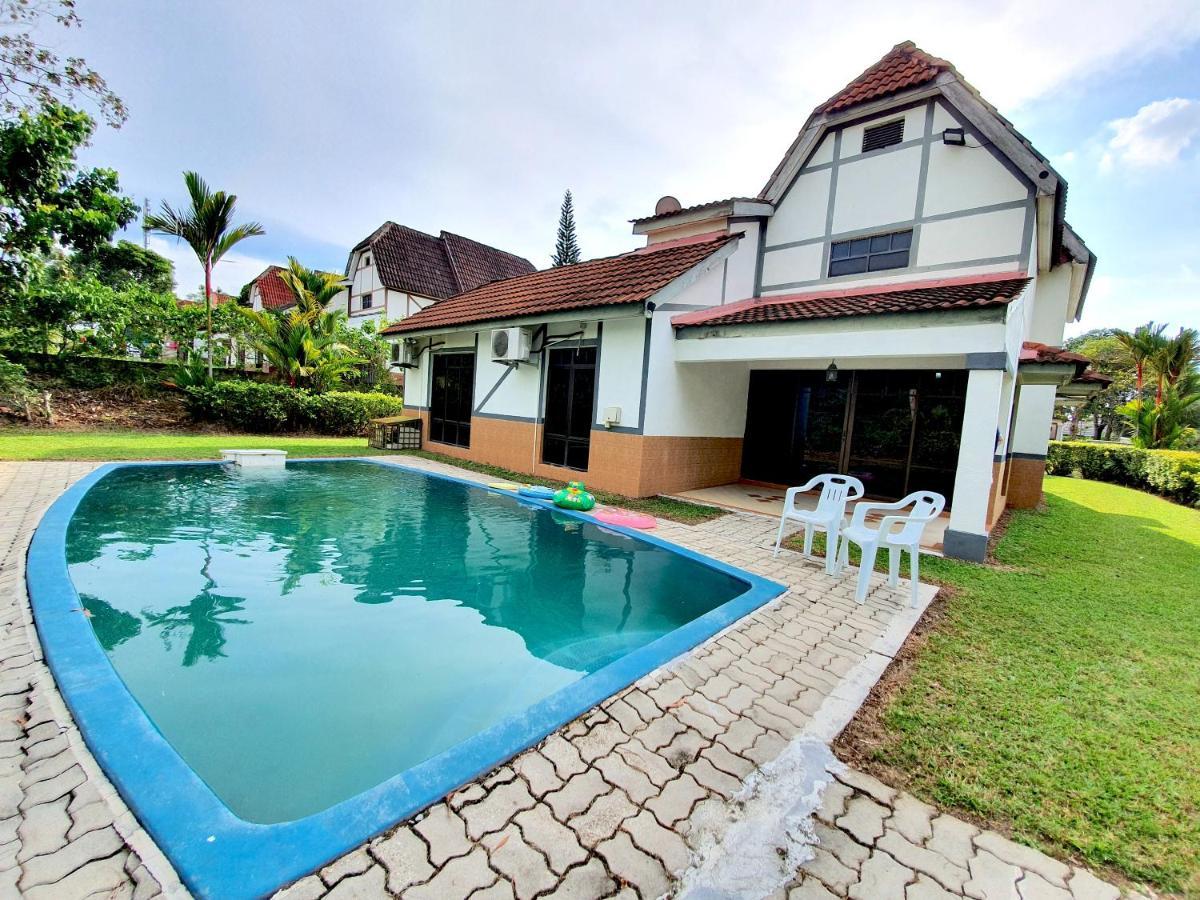 Melaka Afamosa Villa With Private Pool For 10 Pax Alor Gajah Eksteriør billede