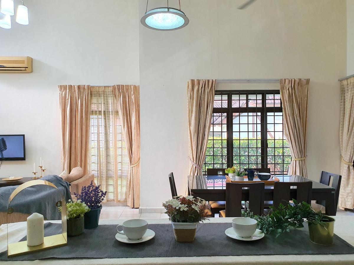 Melaka Afamosa Villa With Private Pool For 10 Pax Alor Gajah Eksteriør billede