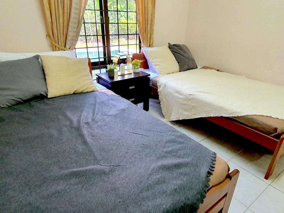 Melaka Afamosa Villa With Private Pool For 10 Pax Alor Gajah Eksteriør billede