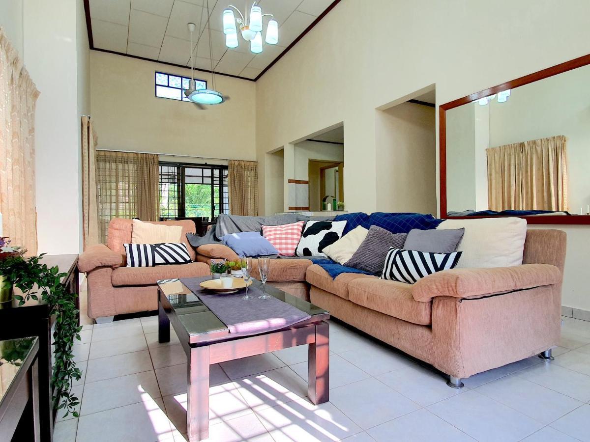 Melaka Afamosa Villa With Private Pool For 10 Pax Alor Gajah Eksteriør billede