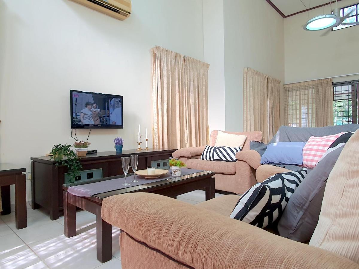 Melaka Afamosa Villa With Private Pool For 10 Pax Alor Gajah Eksteriør billede