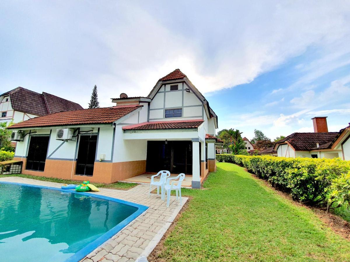 Melaka Afamosa Villa With Private Pool For 10 Pax Alor Gajah Eksteriør billede